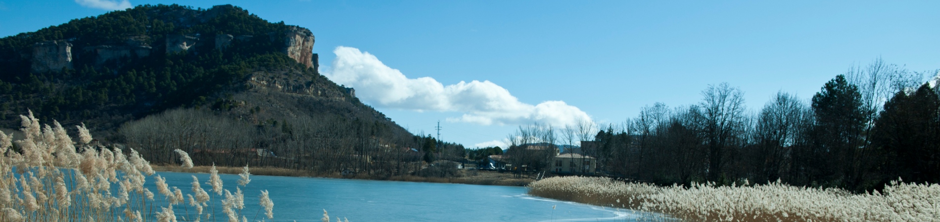 slider-medio-ambiente-ufd paisaje de un río y una montaña